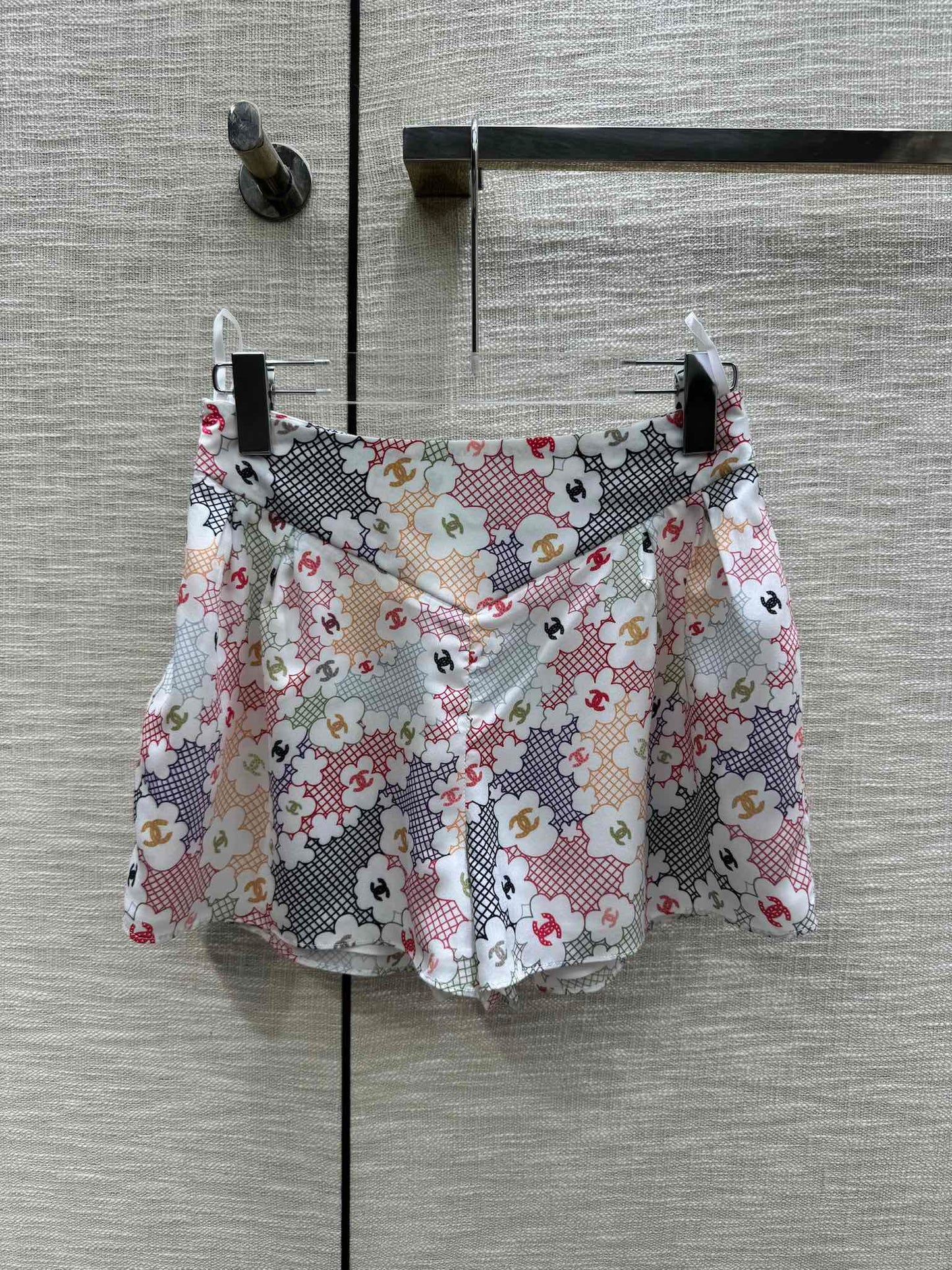 小香家-2403 彩色山茶花雙C短褲