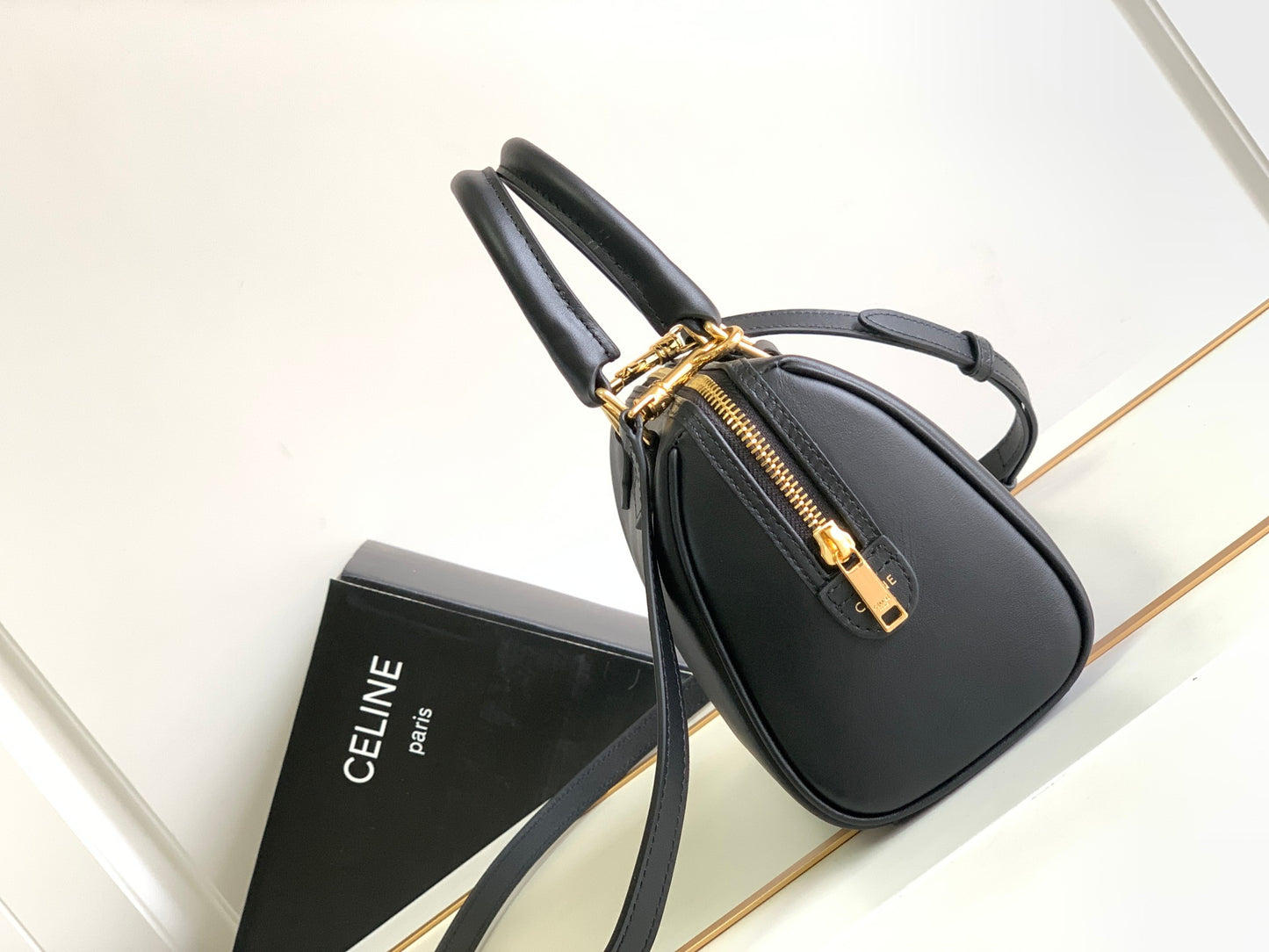 賽C家-2023春夏系列 CUIR TRIOMPHE光滑小牛皮革波士頓包 黑色