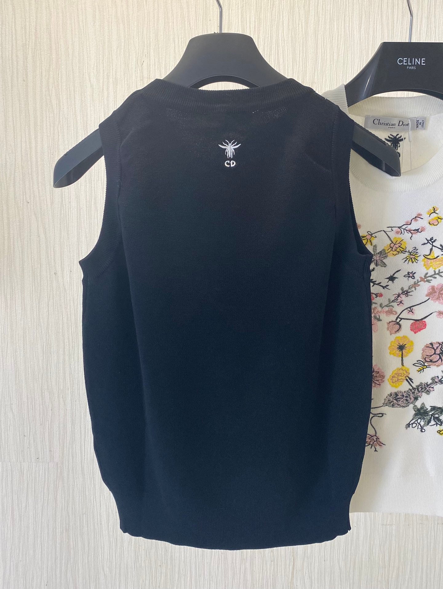 迪D家-2403 24早春最新花卉系列重工刺繡花朵針織背心 黑色