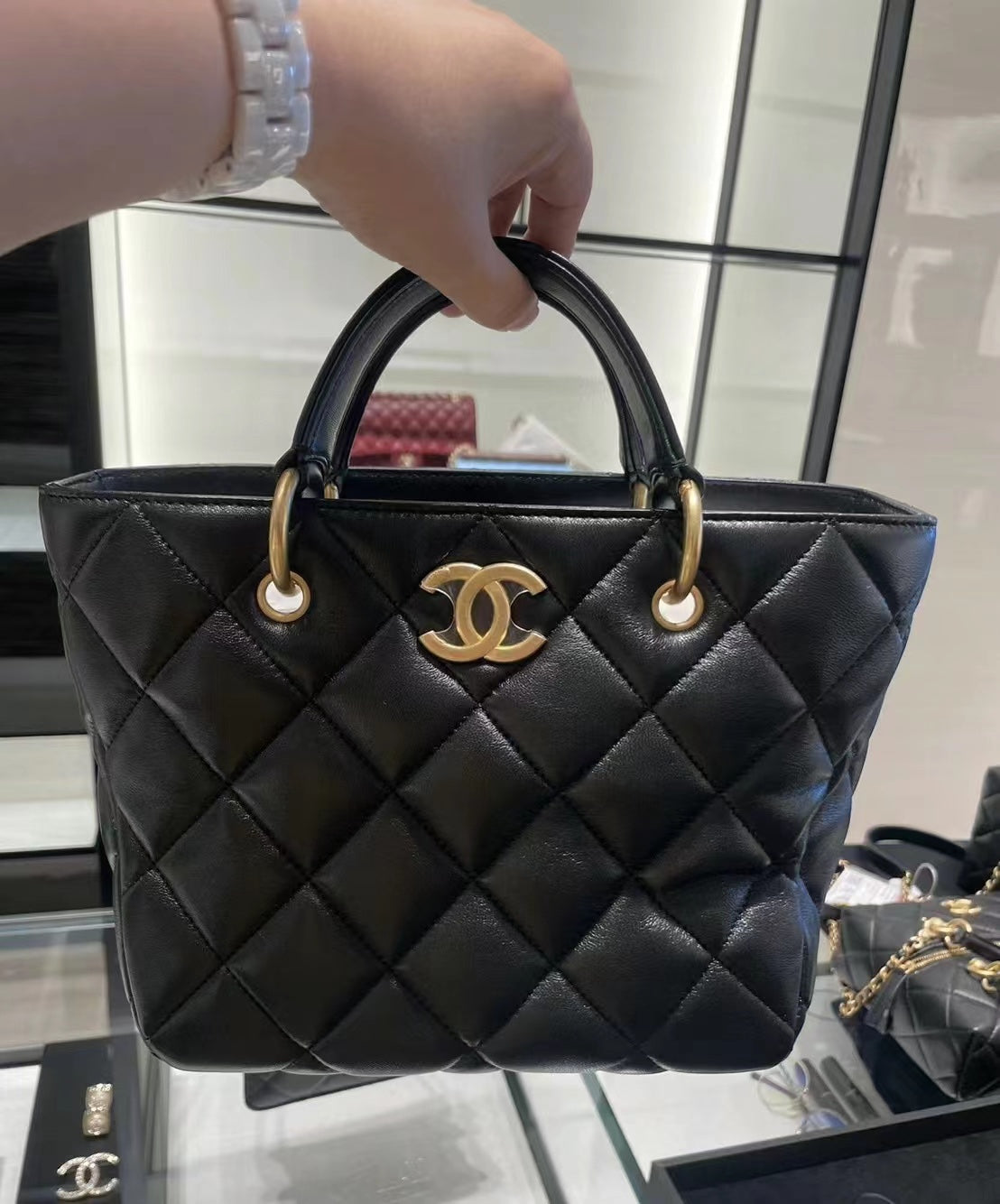 小香家-Chanel 23B 羊皮菜籃子tote斜背包/手提包 黑色