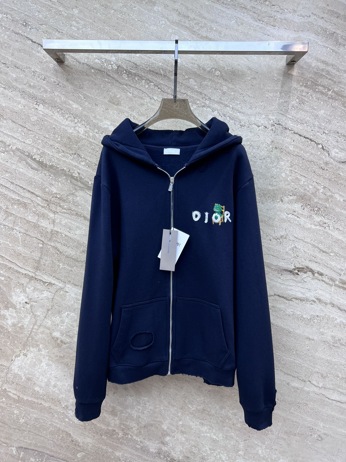 迪D家-2403 24SS早春新款龍年聯名系列小恐龍破洞拉鍊連帽外套