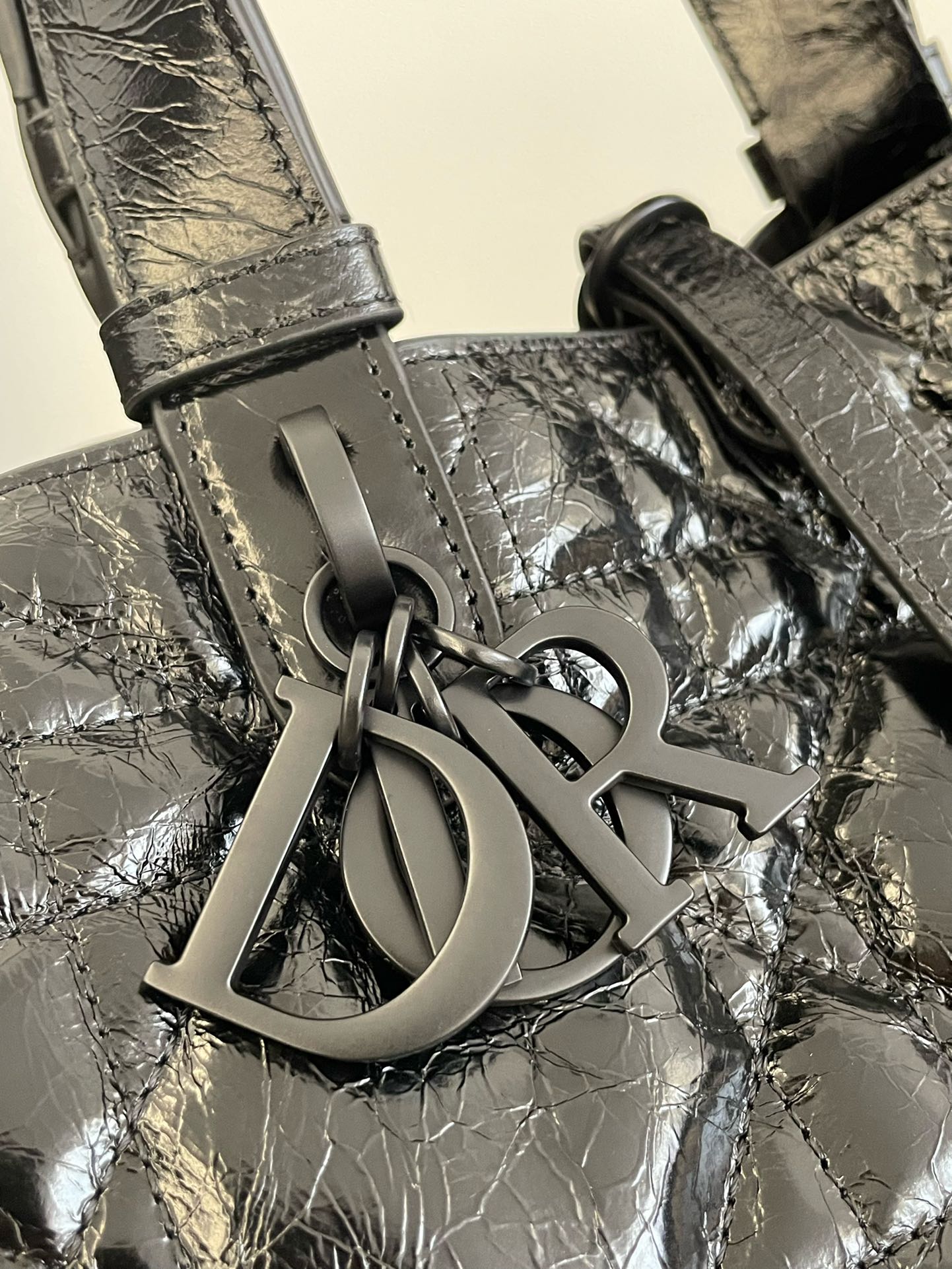 迪D家-Dior D-Joy 藤格裂紋中號 油蠟黑