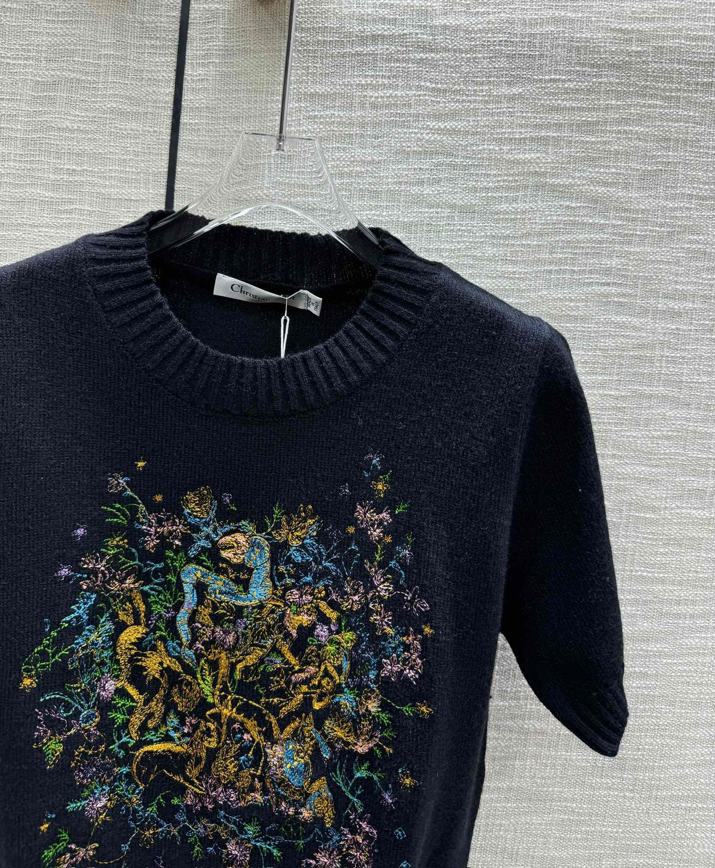 迪D家-2403 24早春最新系列重工刺繡針織短袖 黑色