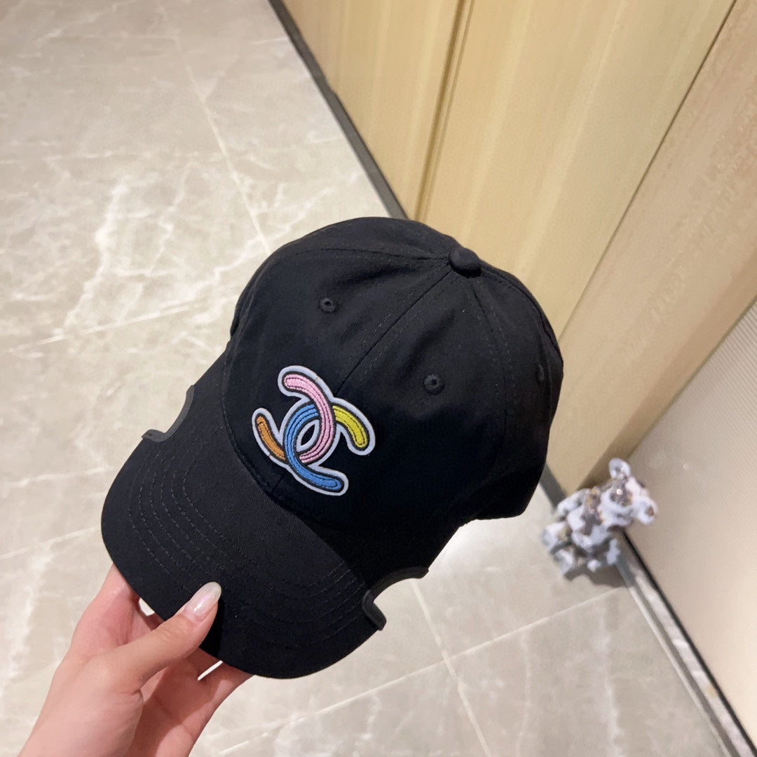 小香家-2023新款造型彩色Logo棒球帽 黑色