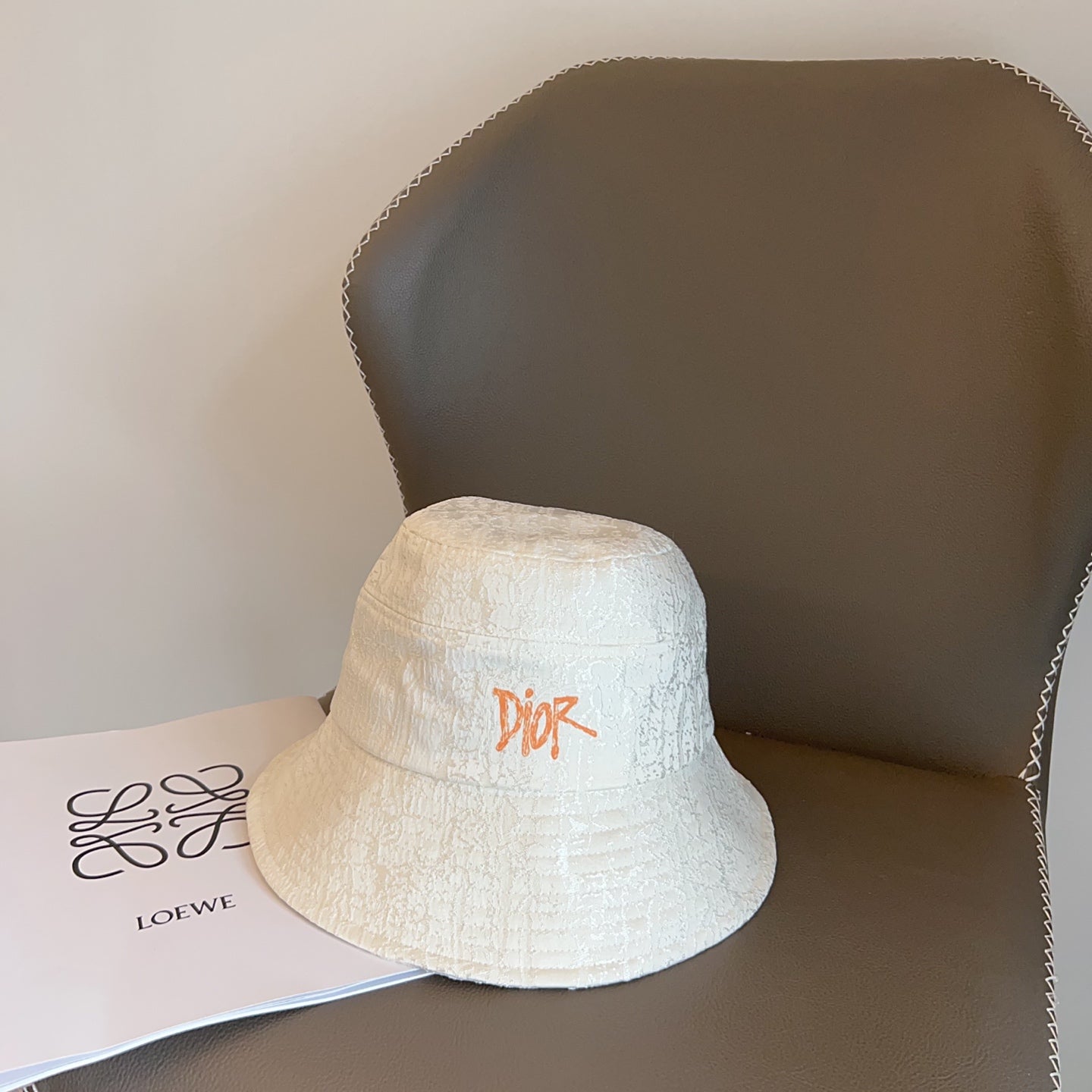 迪D家-LOGO刺繡漁夫帽 白