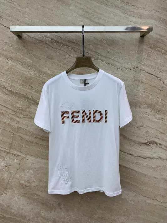 芬F家-2403 24SS春夏新款Logo刺繡圓領短袖TEE 白色
