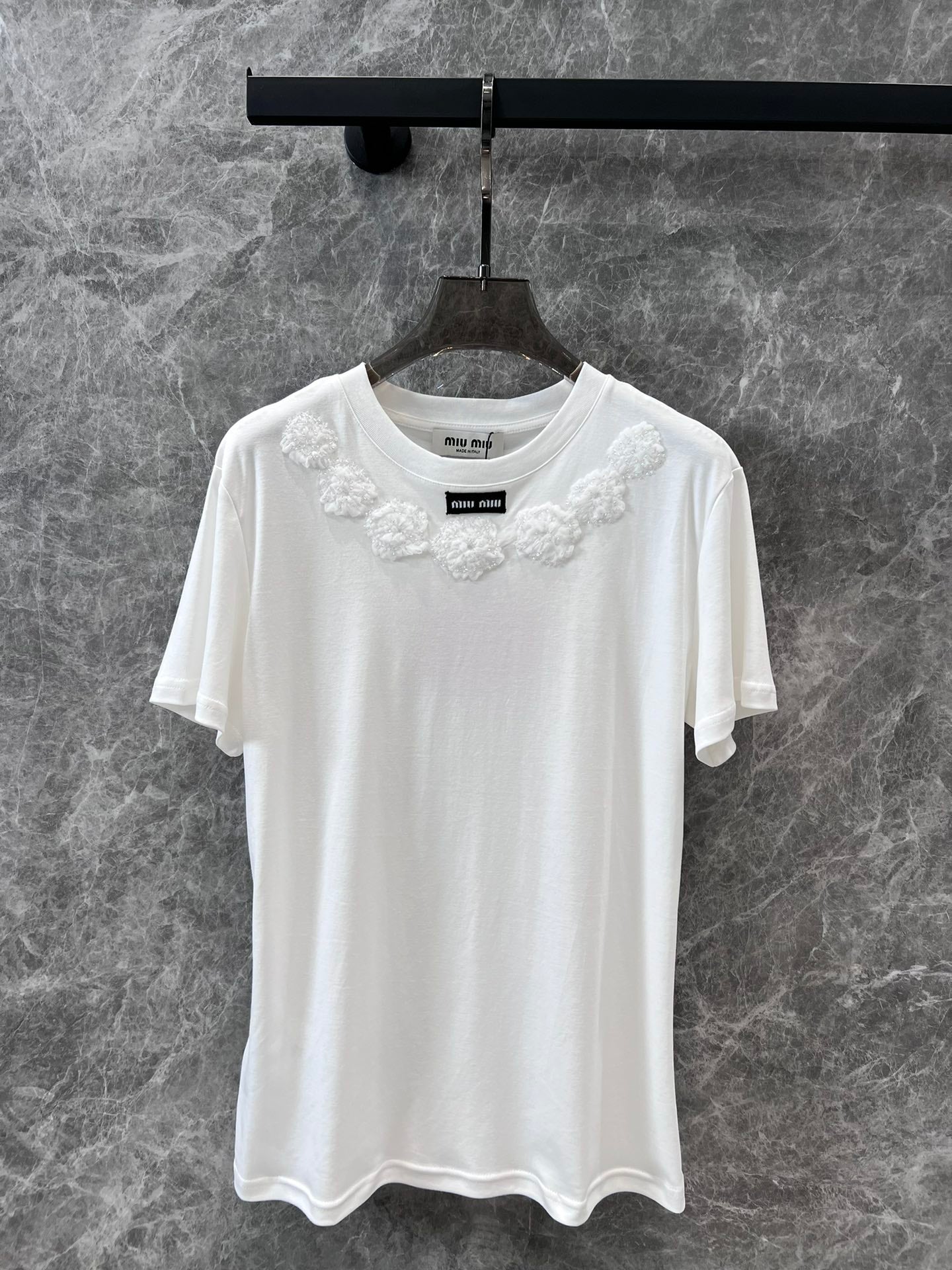 穆M家-2404 24Ss春夏新品經典微標網紗刺繡花朵圓領短袖TEE