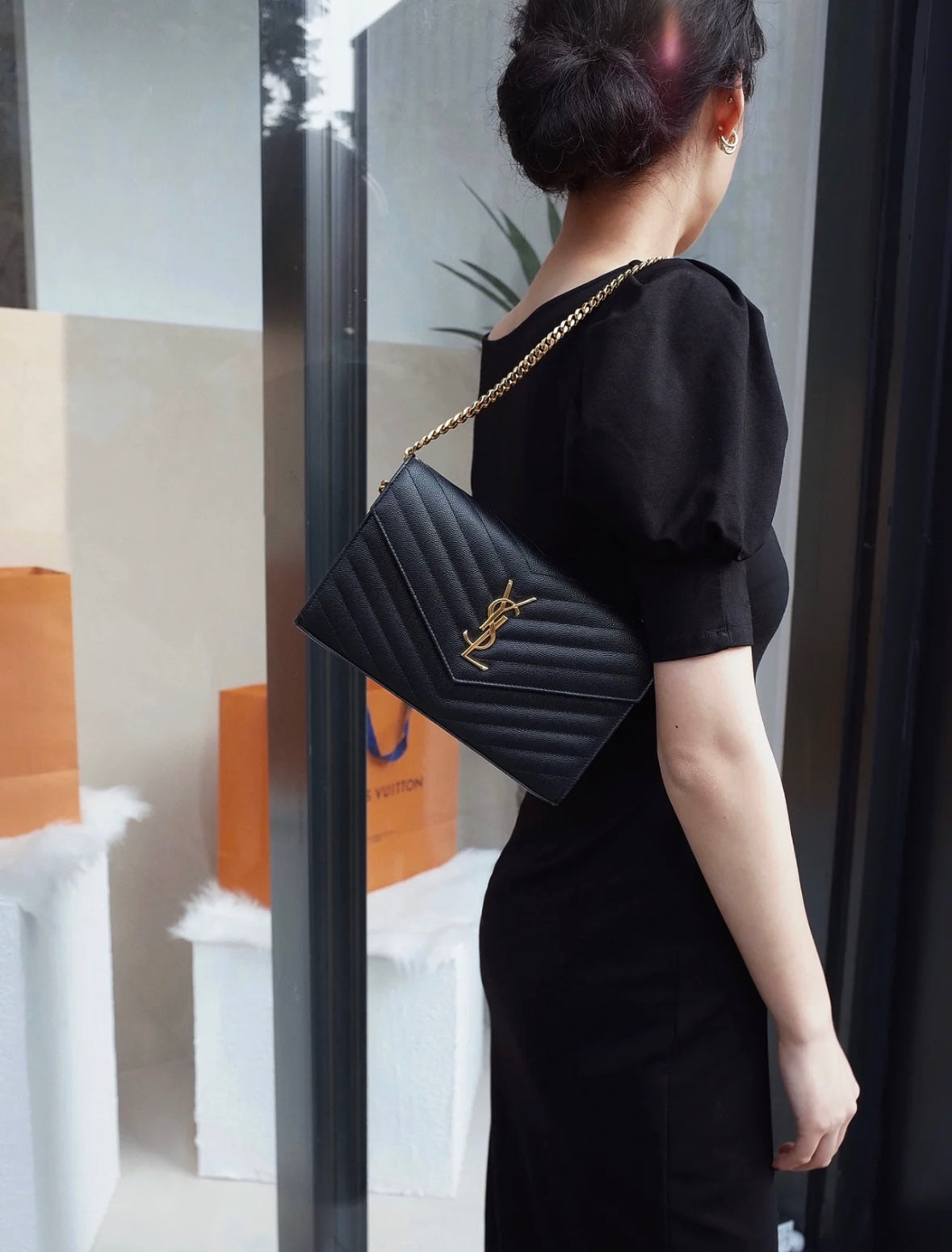 聖Y羅-MONOGRAM魚子醬 WOC 黑色金扣 22CM