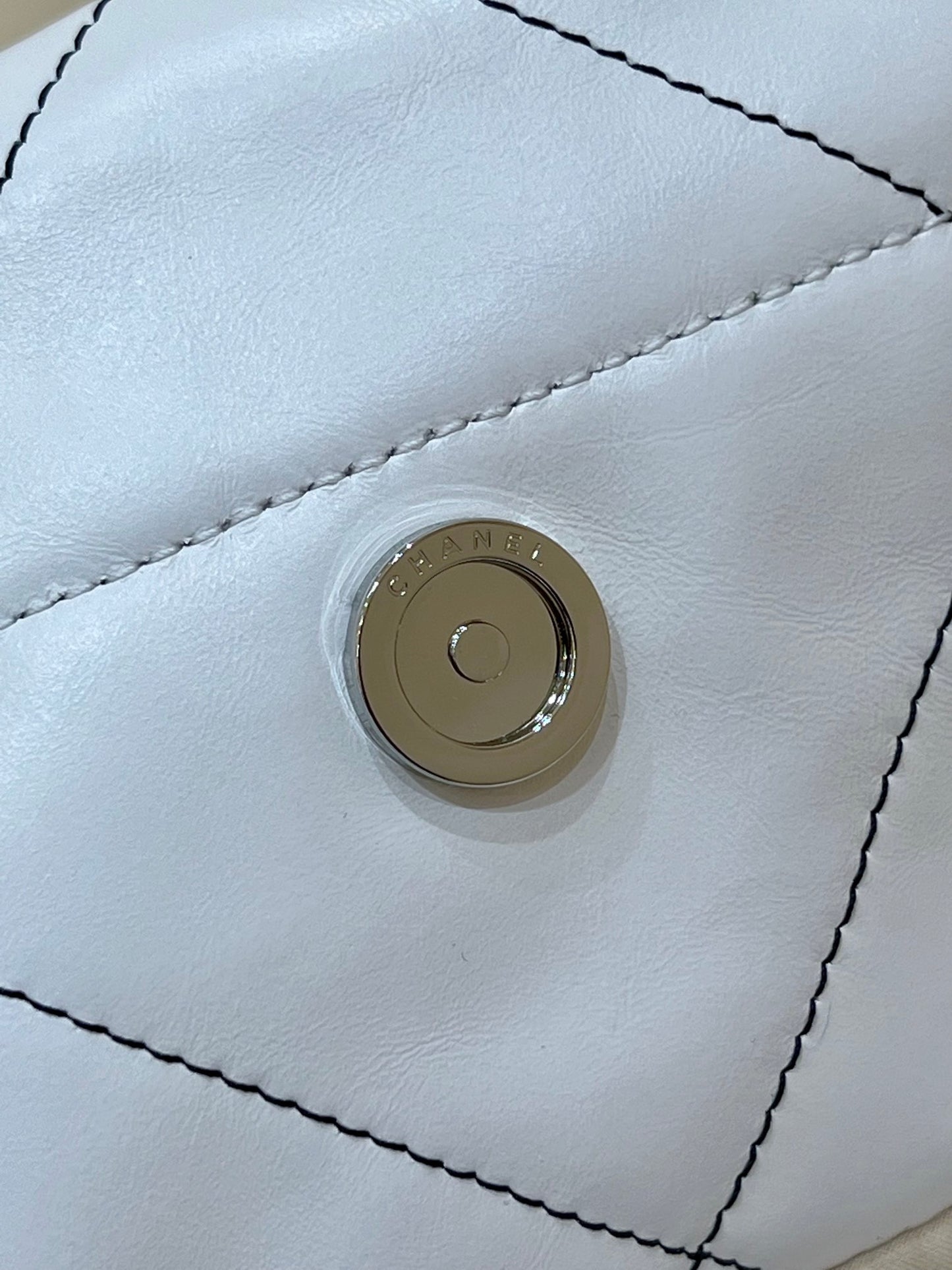 小香家-2023早春度假系列 22Bag 小號 白色配黑線