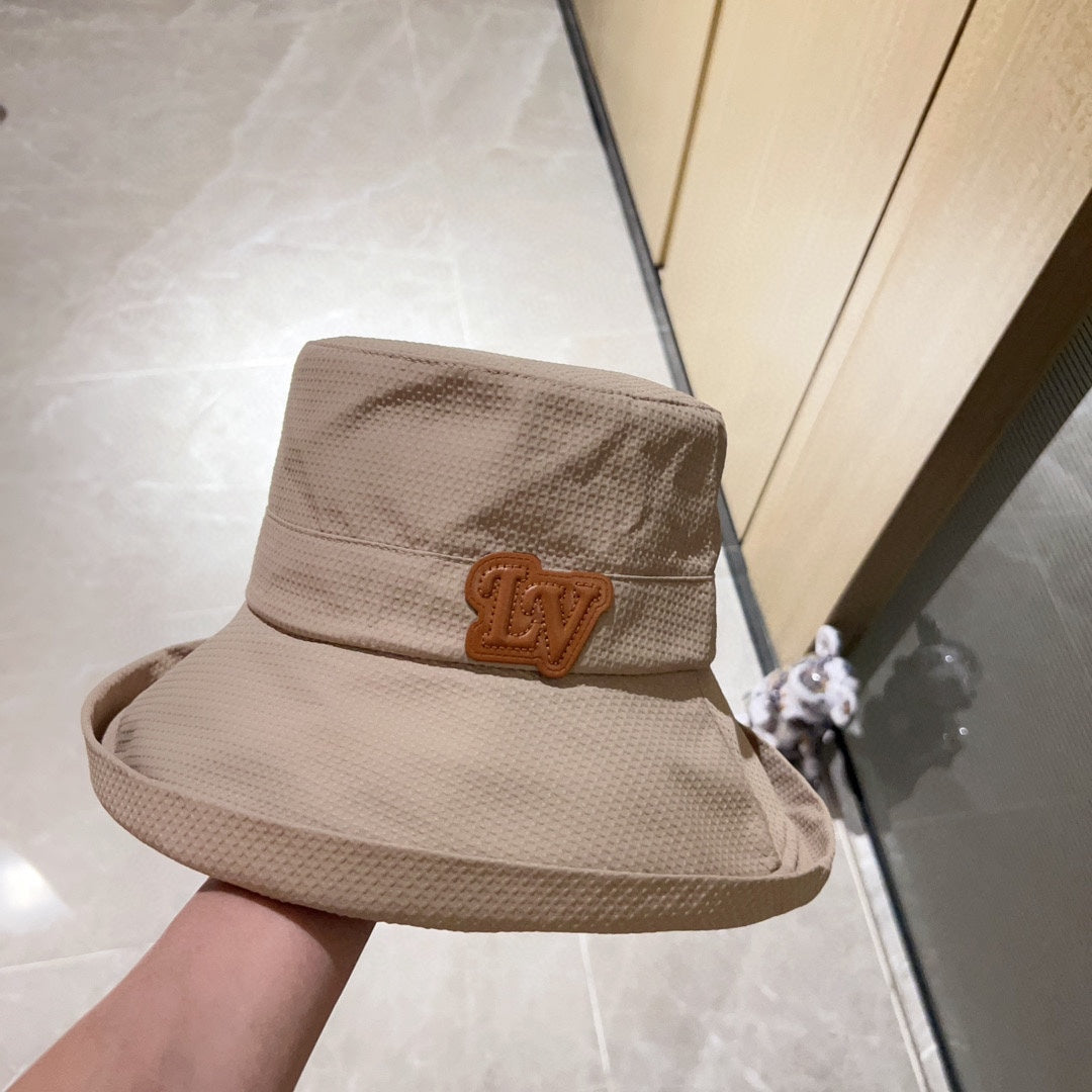 路L家-2023新款皮製Logo大沿漁夫帽 杏色