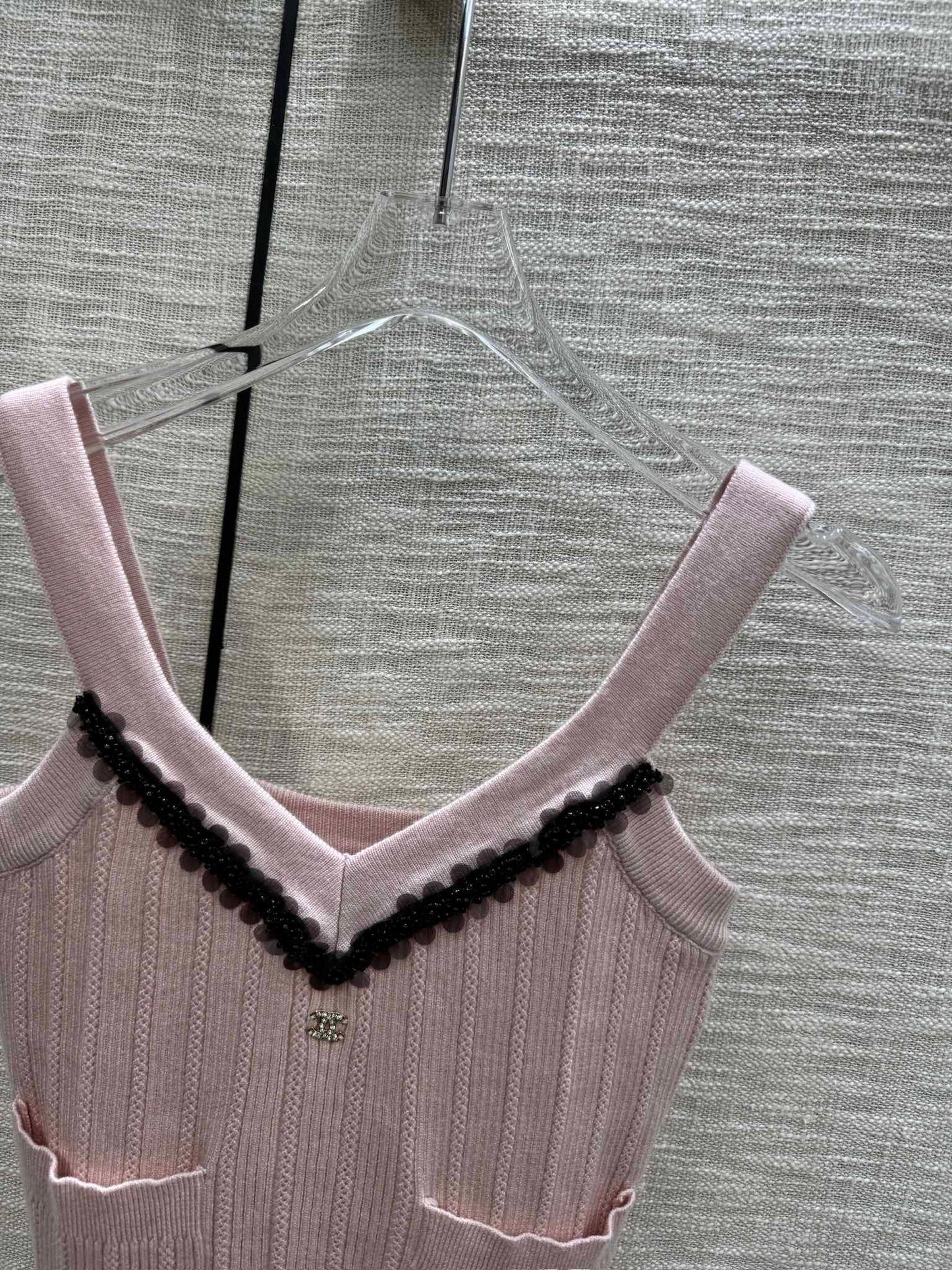 小香家-2403 24早春最新系列重工珠片V領針織吊帶背心 粉色