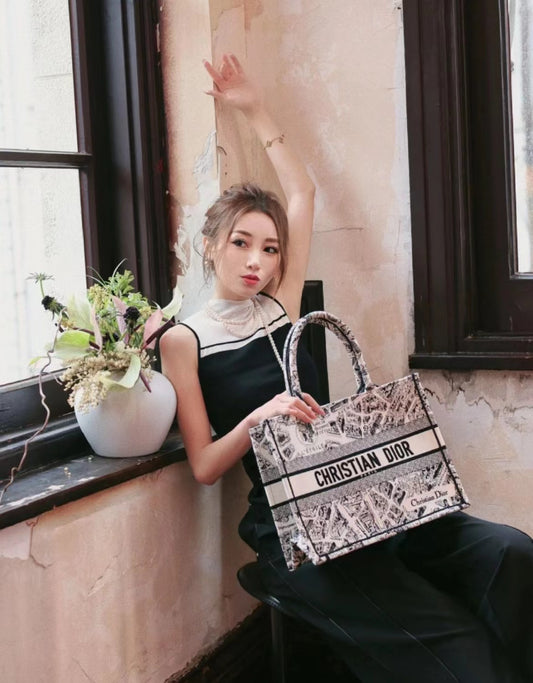 迪D家 Book Tote SUMMER 23 白色 中號36.5cm