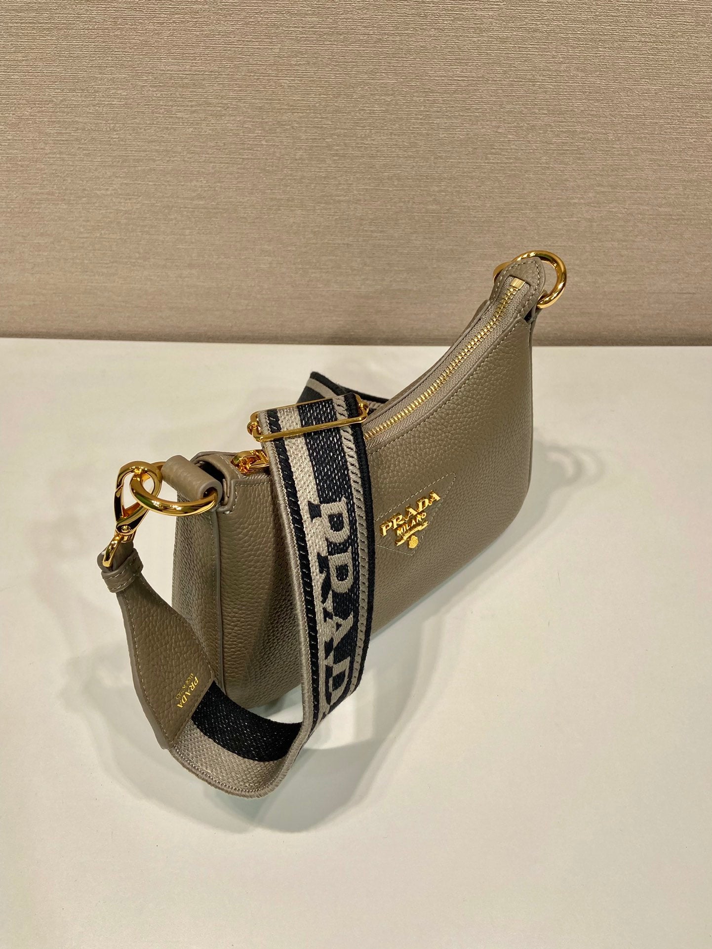 普P家-鹿皮紋牛皮單肩包 小號 杏色