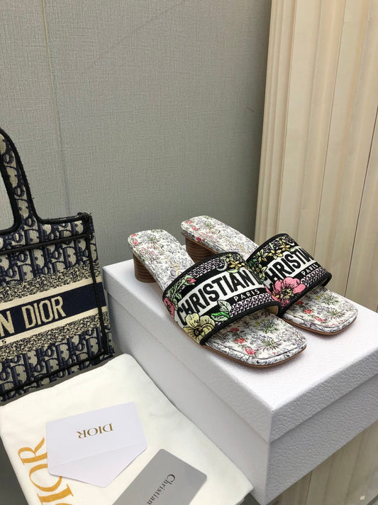 迪D家-2024花刺繡 低跟拖鞋 白色