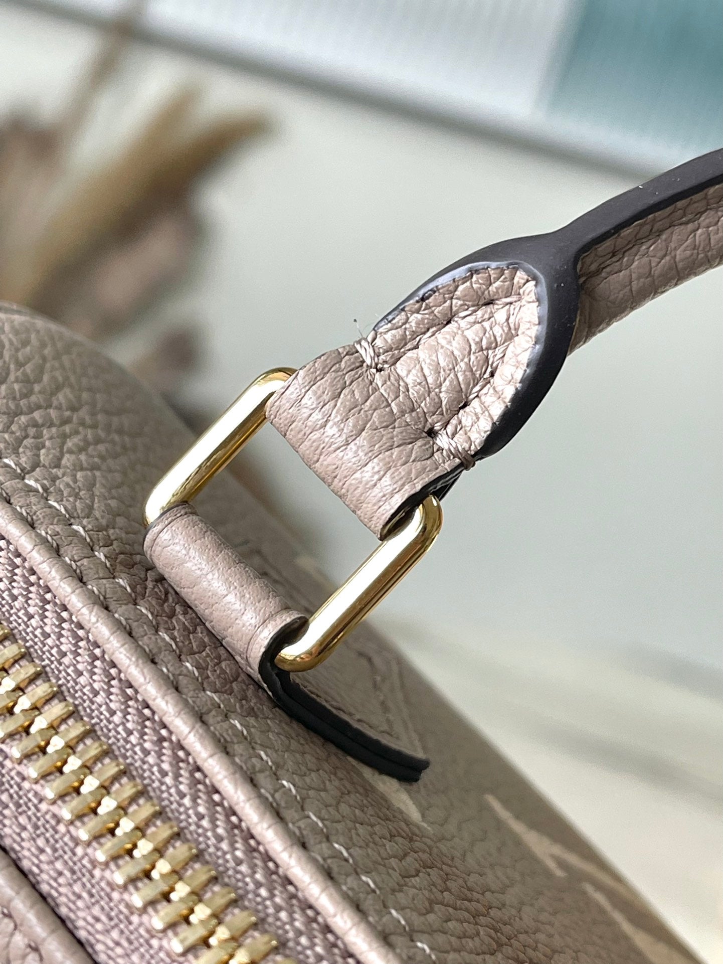 M82890 路L家-Nano Speedy 斜跨手提包 奶油色