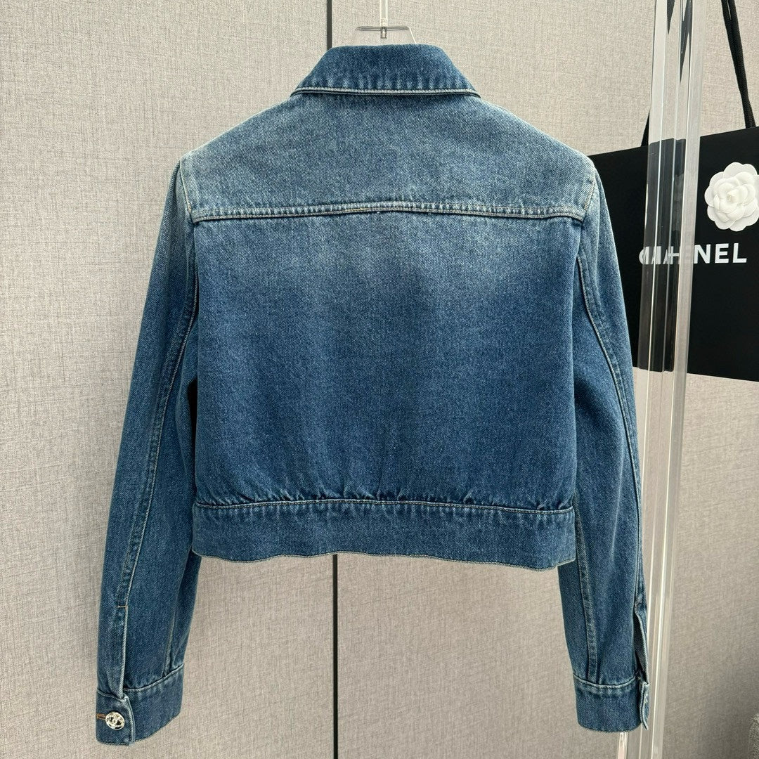 小香家-2403 雙C刺繡口袋短版牛仔夾克