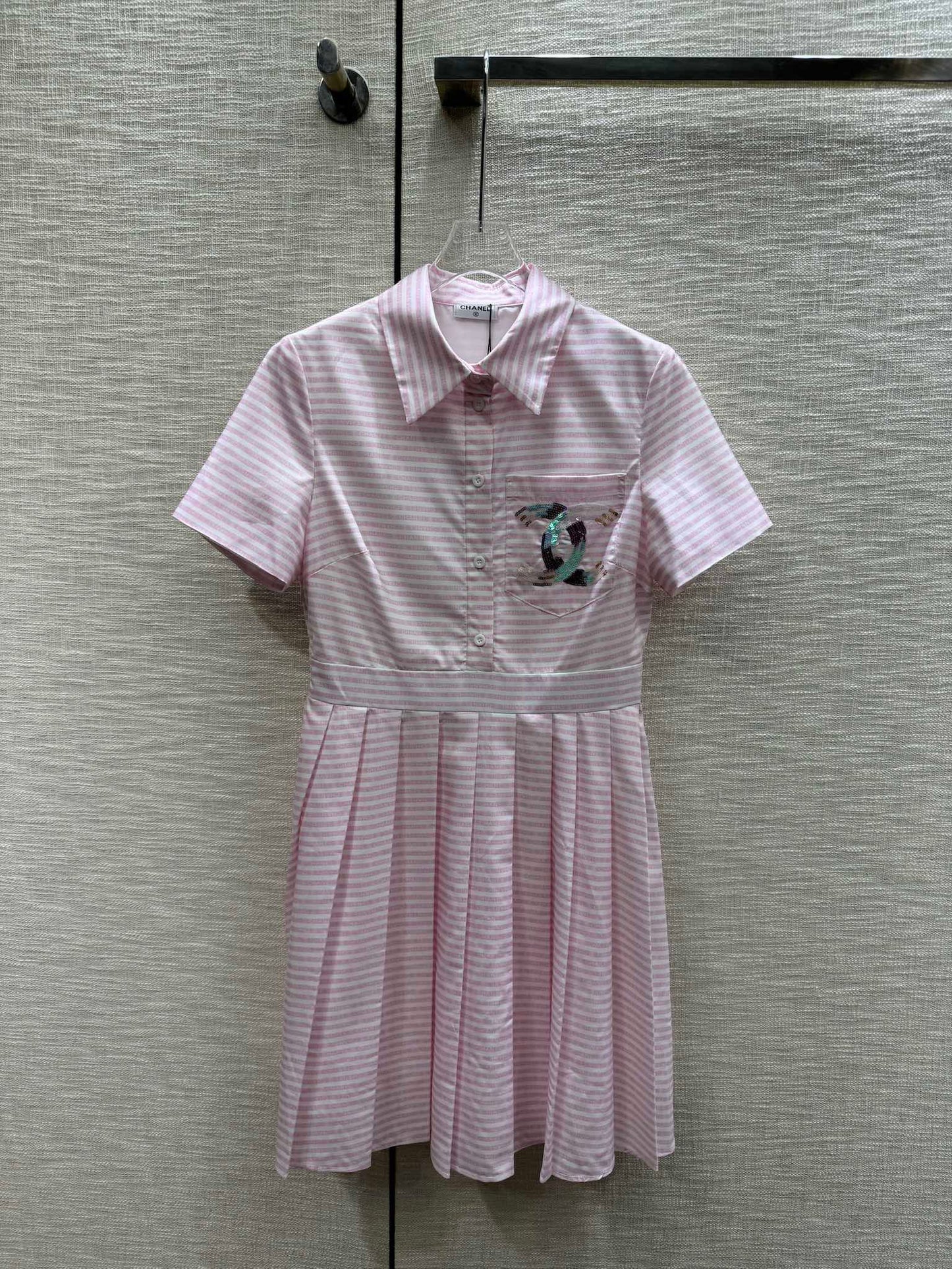 小香家-2403 重工珠片翻領短袖連衣裙 粉色