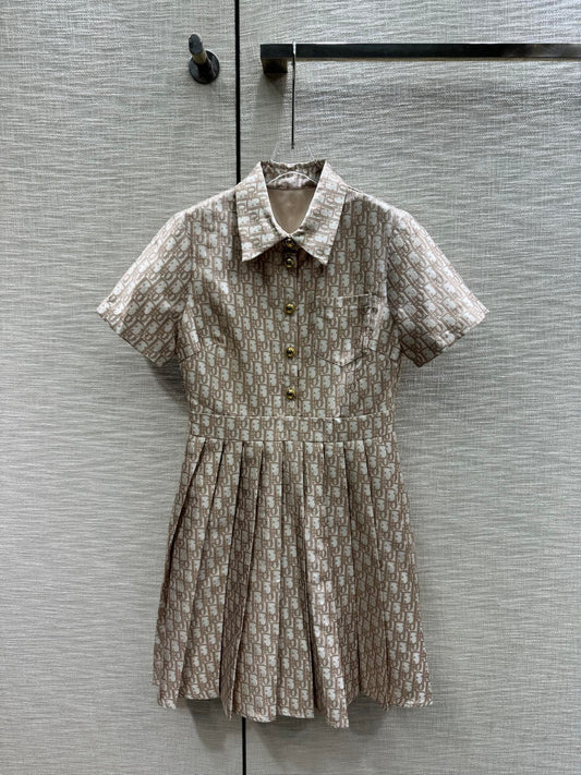 迪D家-2403 老花翻領字母連身裙 棕色