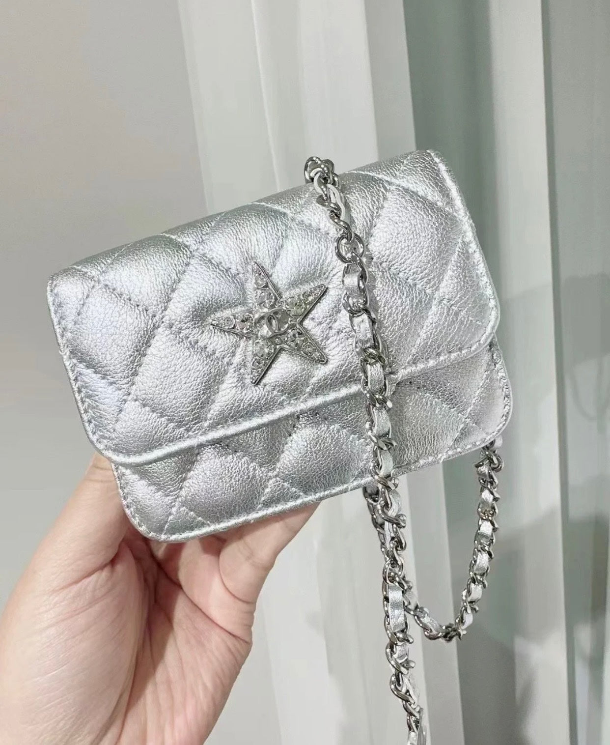 小香家-春夏新款 Chanel 24c 迷你斜跨包 銀色