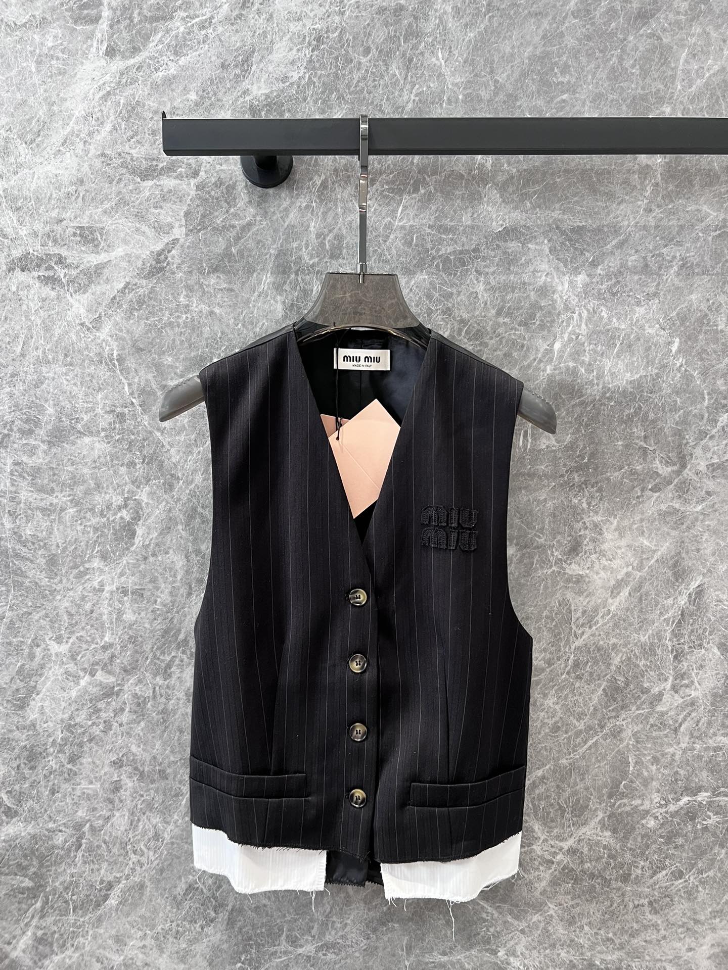 穆M家-2404 春夏新品 豎條紋西裝小馬甲半裙 黑色