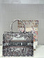 迪D家-2024春夏系列 Book Tote 太陽刺繡 白灰色 中號