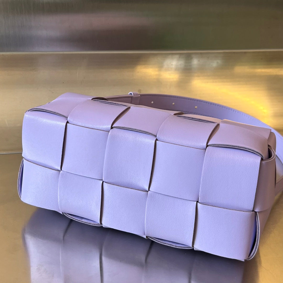 B編織-BRICK CASSETTE腋下包 水晶紫