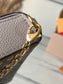 M82636 路L家- 路L家-Wallet On Chain Metis 斜跨包 白色全皮壓花