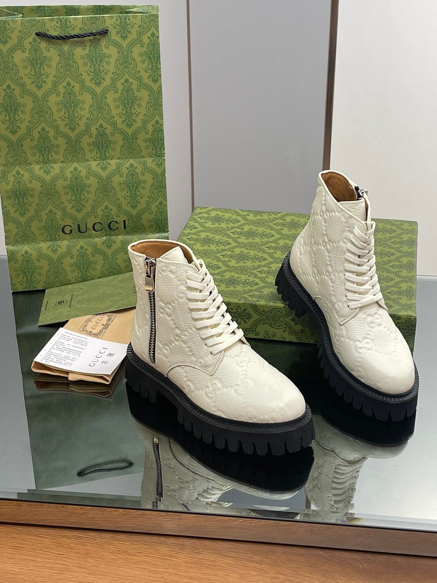 古G家-2023秋冬新款 雙G暗紋壓花短靴 白色