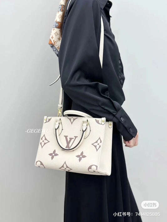 M46833 路L家-OnTheGo PM 托特購物包 白色