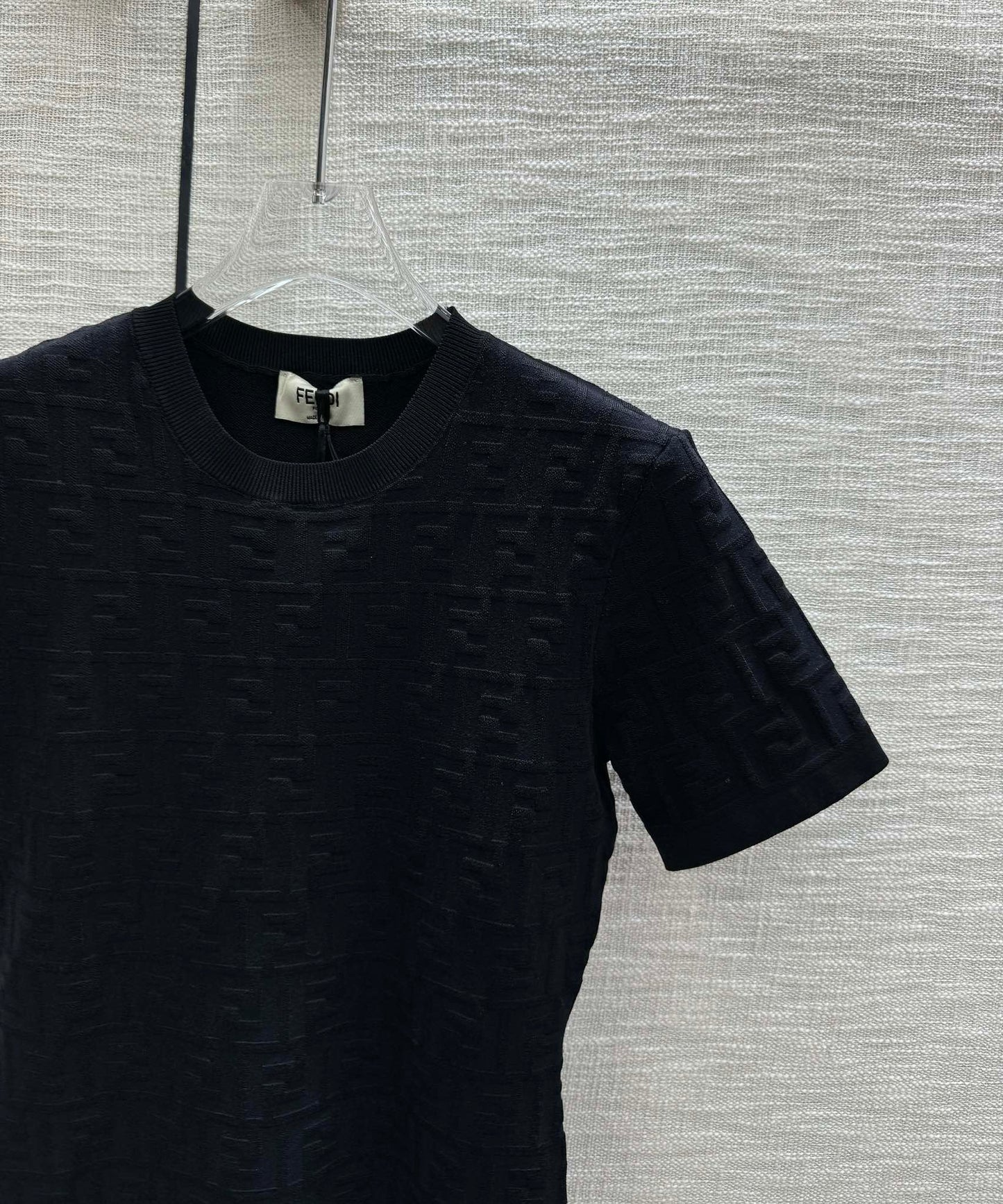 芬F家-2403 雙F立體字母針織短袖 黑色