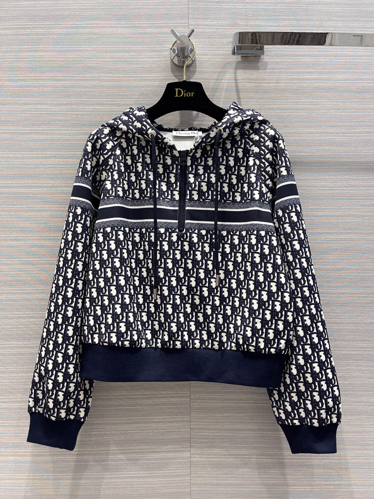 迪D家-2403 24早春新品滿幅字母老花運動風套裝 黑色