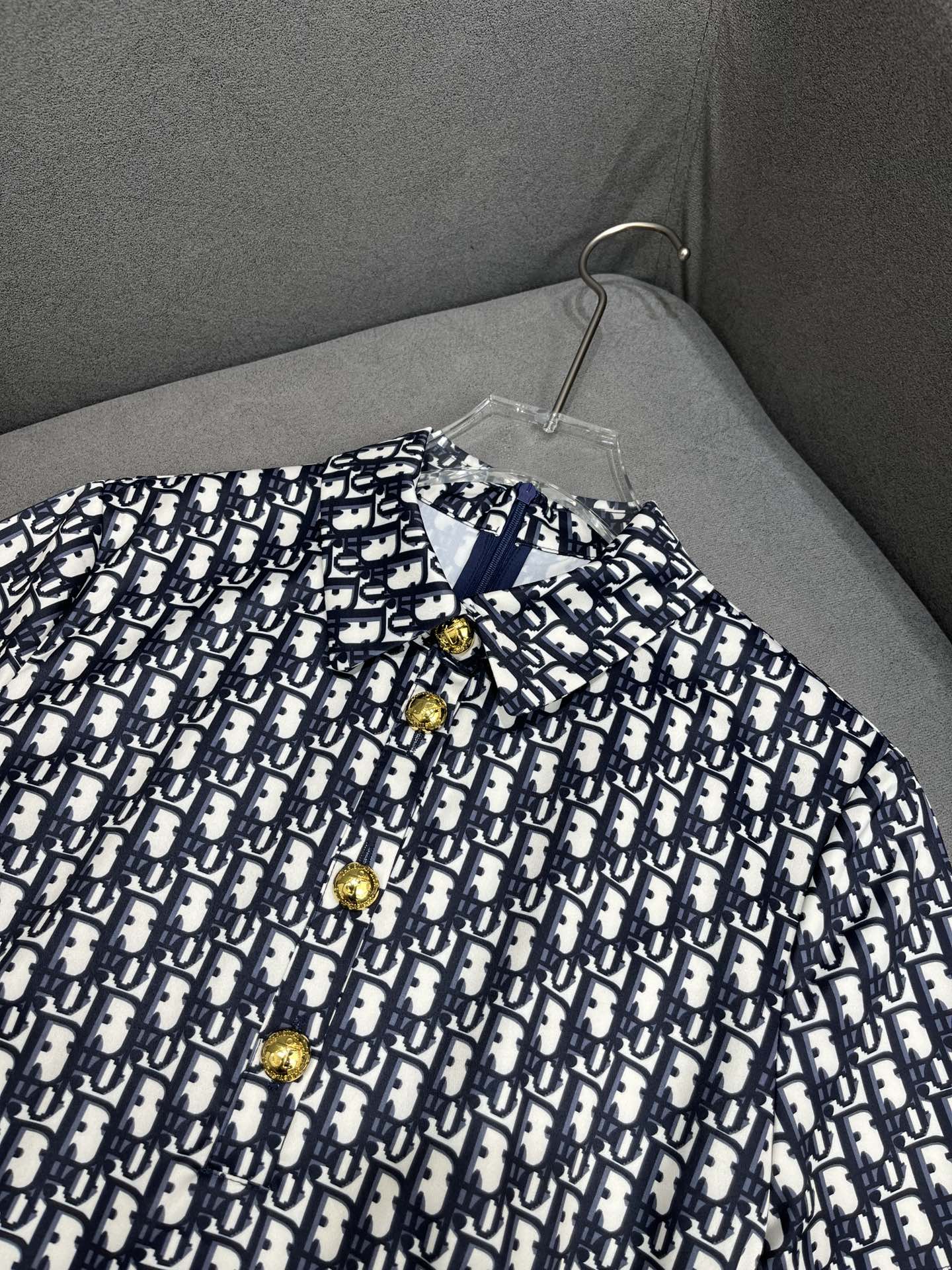 迪D家-2403 24SS春夏新款翻領老花連身裙 藍色