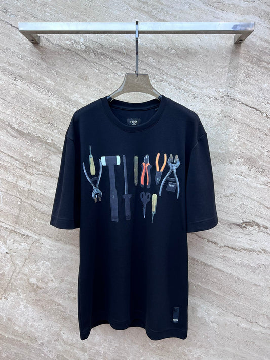 芬F家-2403 24SS春夏新款工具印花圓領短袖TEE 藍色