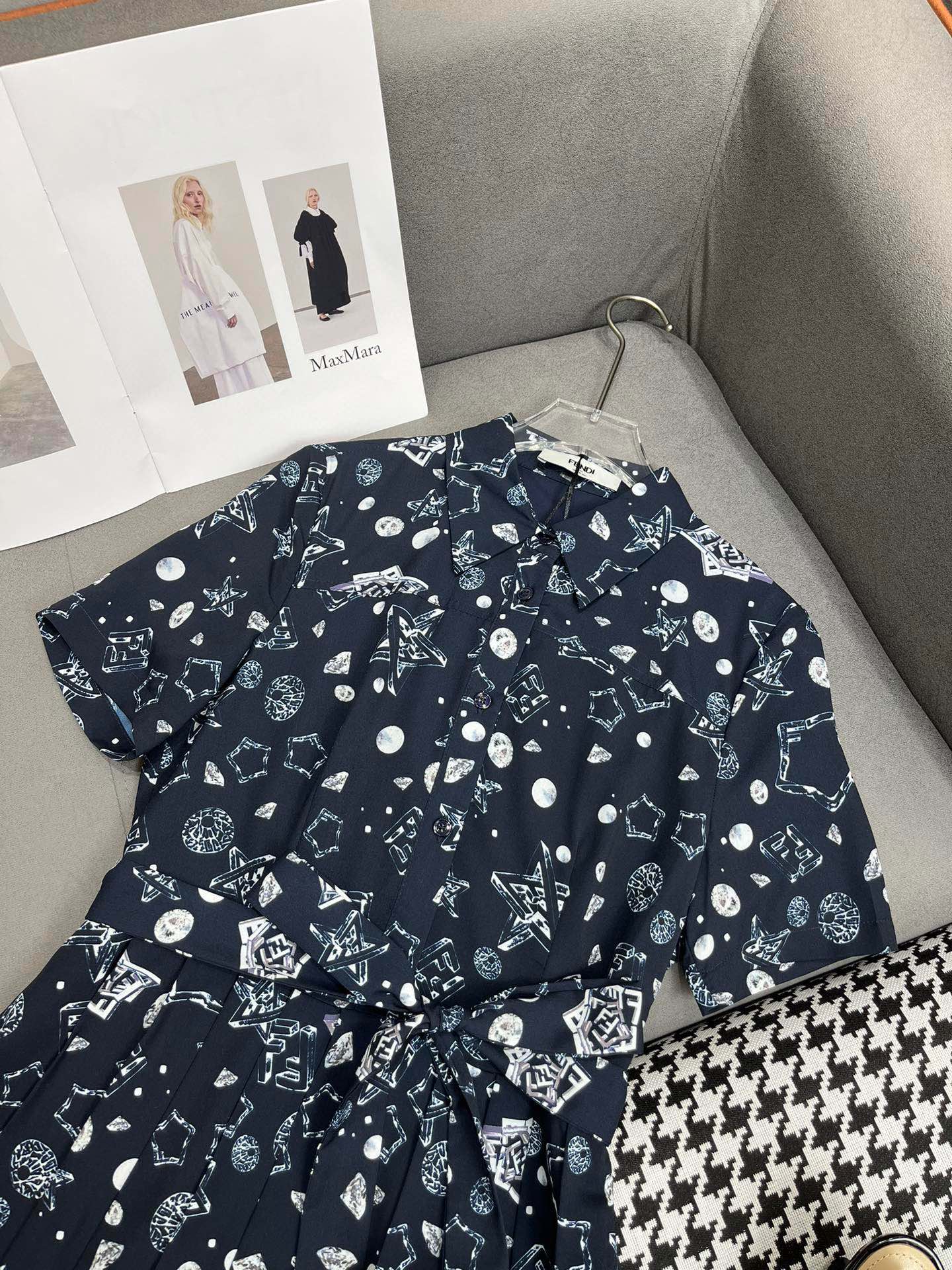 芬F家-2403 24SS春夏新襯衫印花洋裝壓褶裙