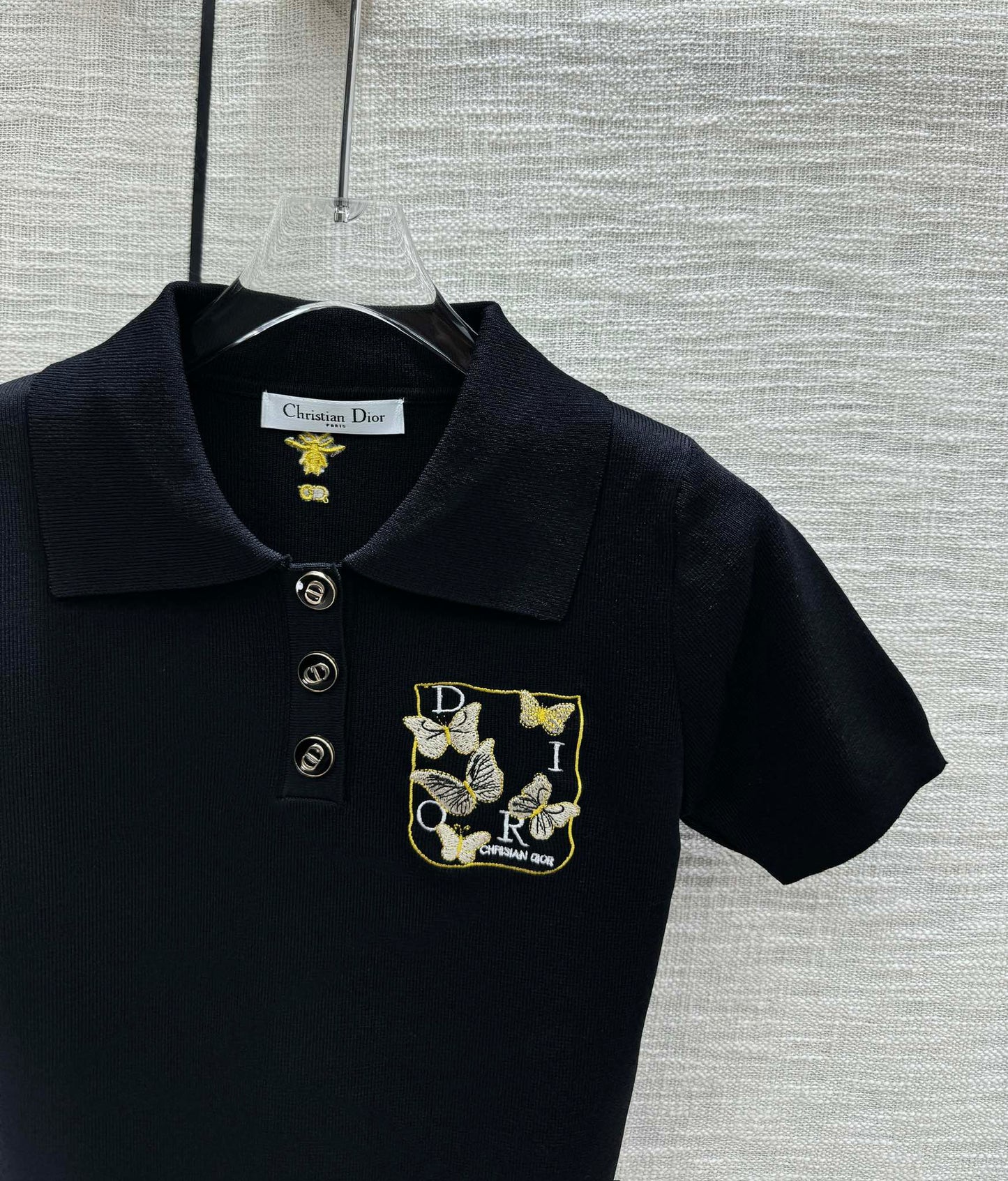 迪D家-2403 刺繡蝴蝶polo領針織短袖 黑色