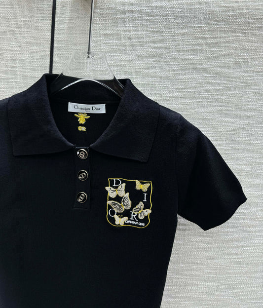 迪D家-2403 刺繡蝴蝶polo領針織短袖 黑色