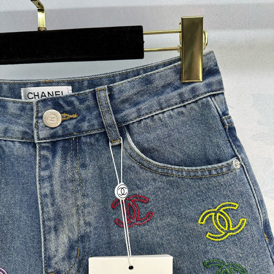 小香家-2403 夏季新款彩色刺繡牛仔磨毛短褲