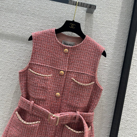 小香家-2403 24早春新品春日粉手工穿織帶金屬鏈條元素設計馬甲外套