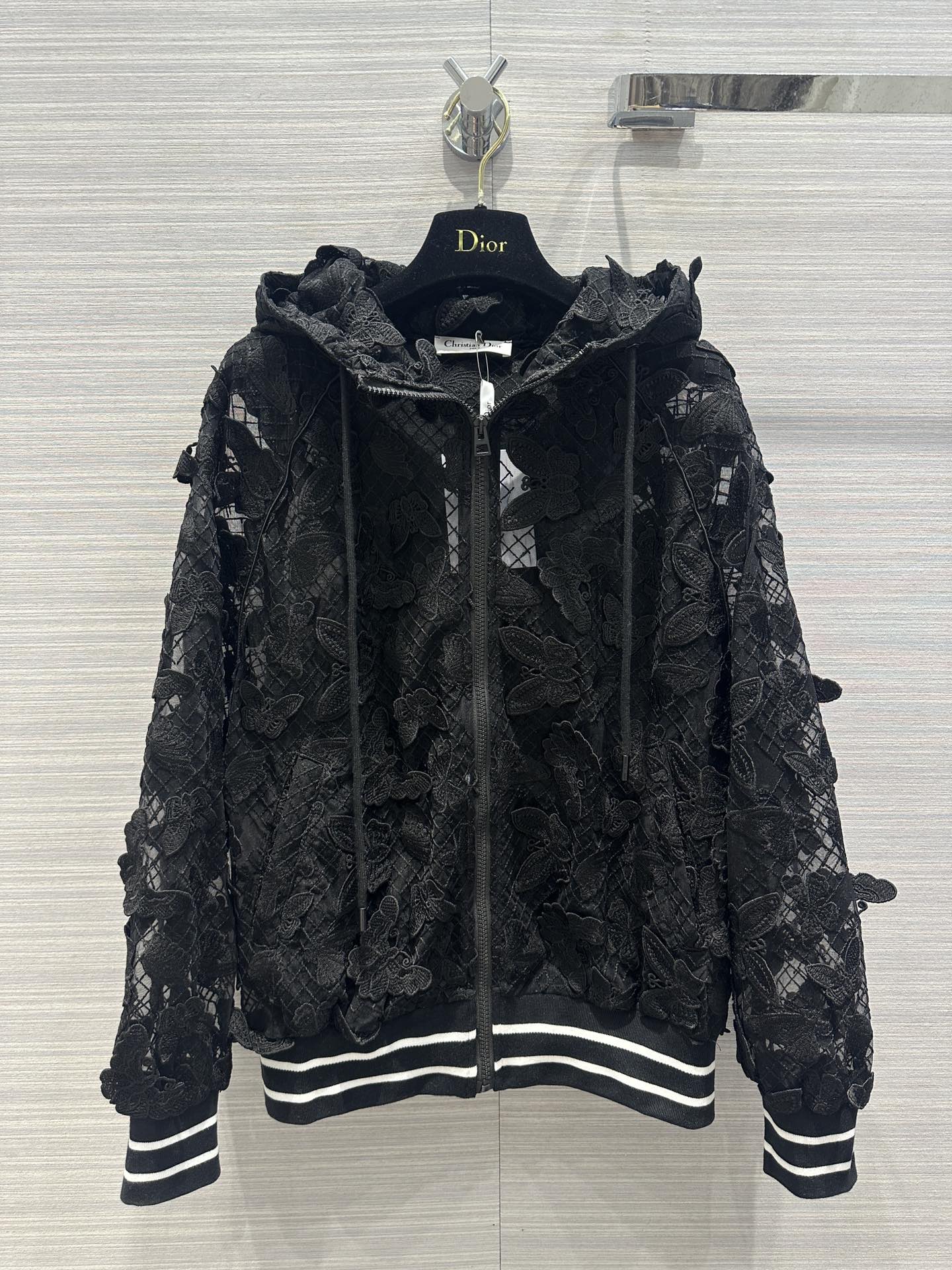 迪D家-2403 24早春度假新品蝴蝶花連帽夾克套裝 黑色