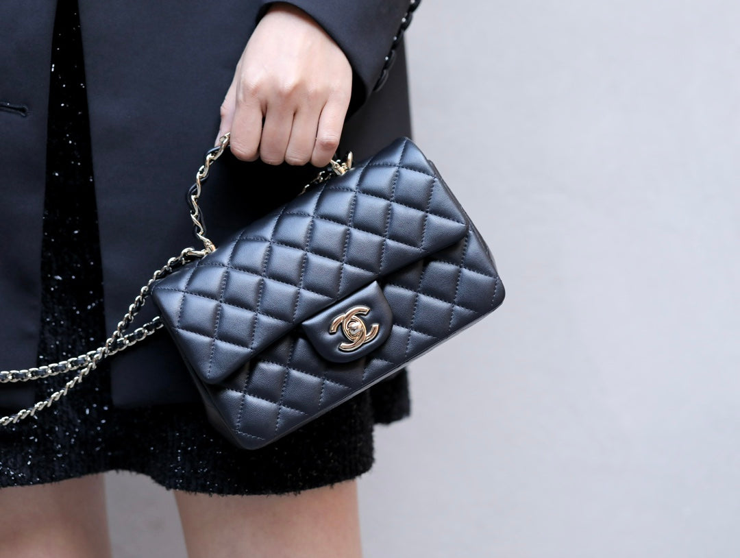 小香家-Chanel CF Mini 經典皮革穿繞雙c Logo 黑色