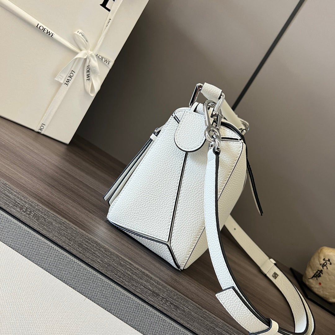 羅L威-粒面牛皮 Puzzle 手袋 小號 白色