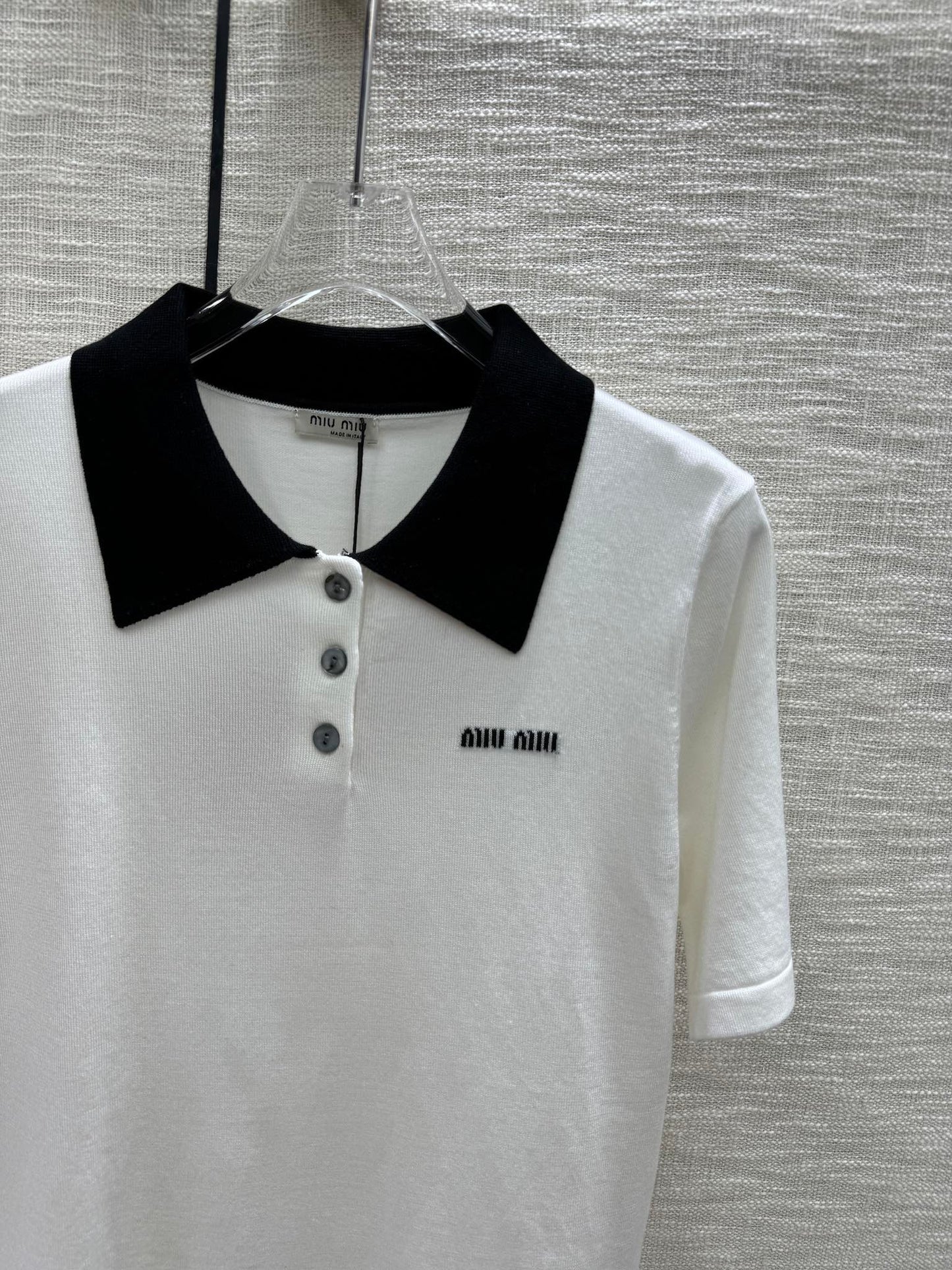 穆M家-2404 撞色字母polo領針織短袖 白色