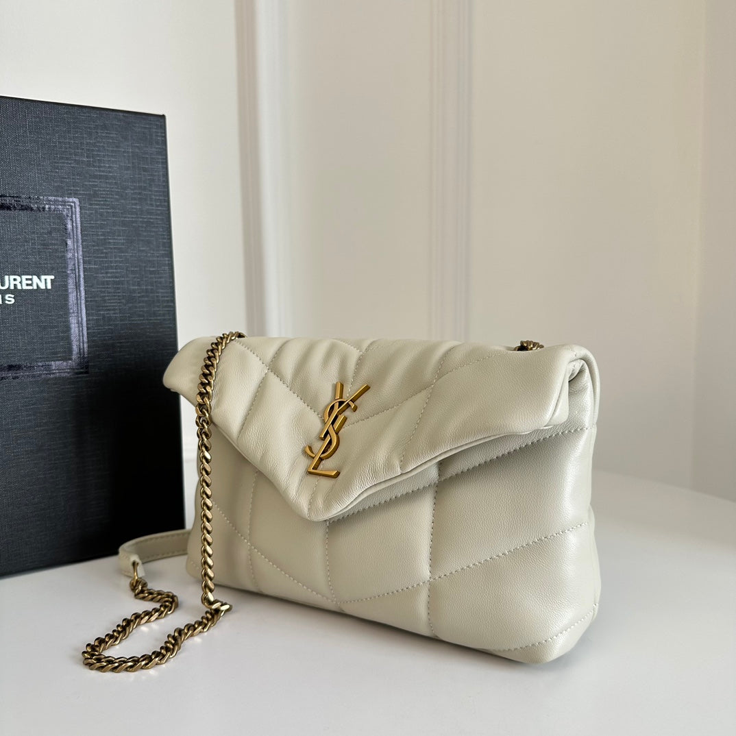 聖Y羅-Loulou Puffer 23cm 絎縫小羊皮雲朵包 奶白色