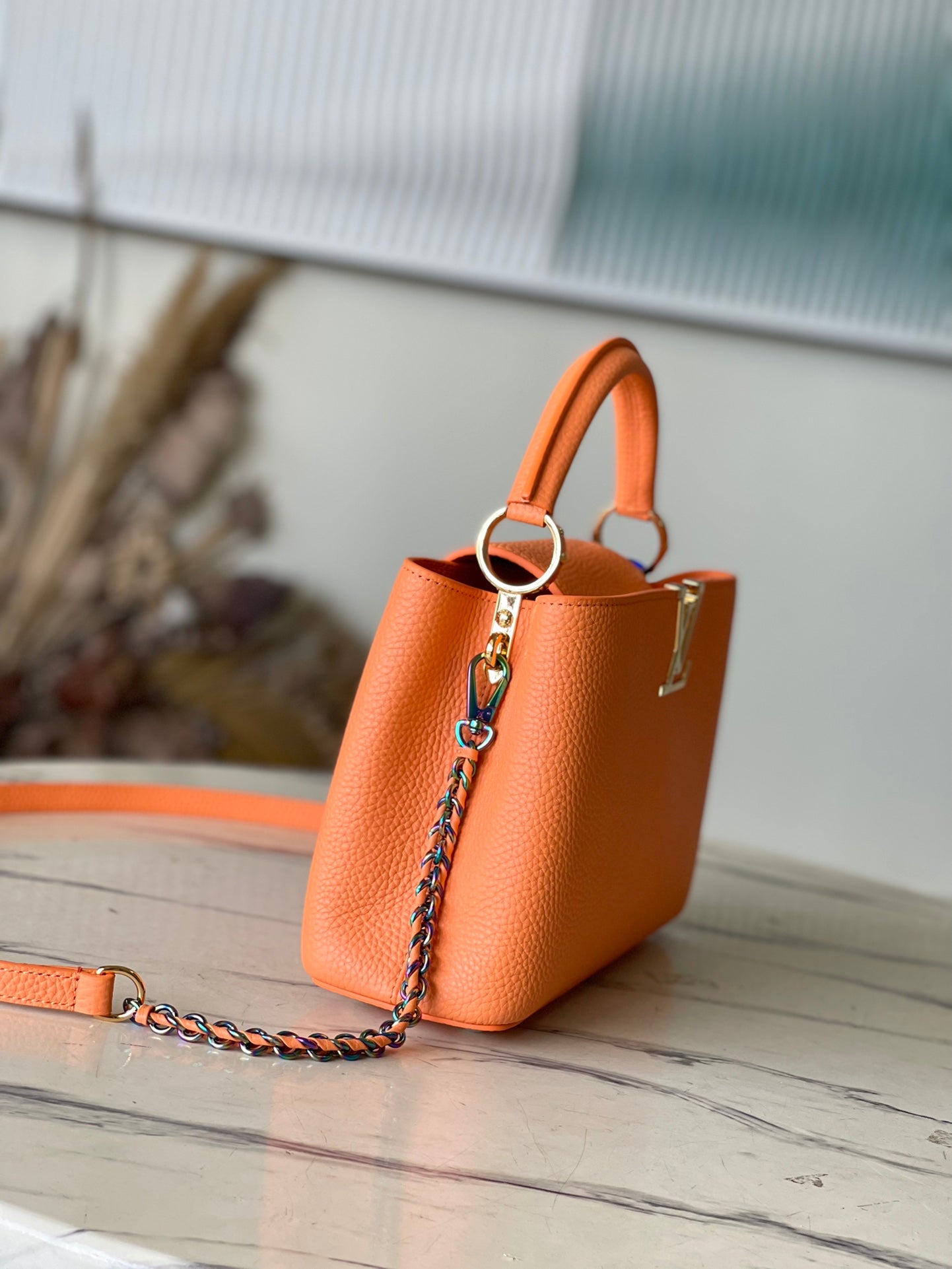 M22606 路L家-Taurilon皮革 Capucines手提包 橙色斑斕金扣 小號