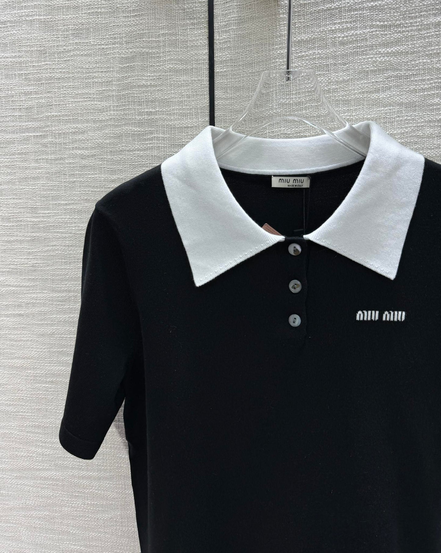 穆M家-2404 撞色字母polo領針織短袖 黑色