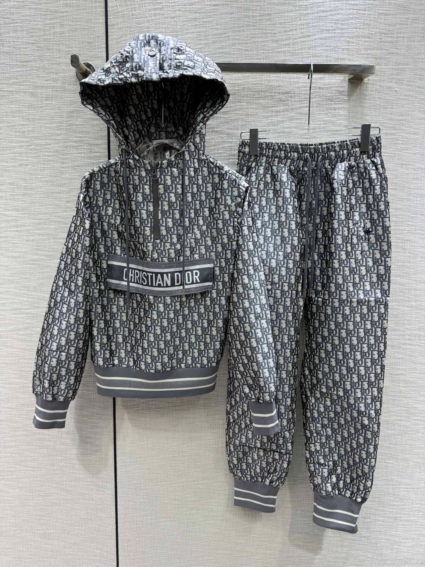 迪D家-2403 半拉鍊連帽上衣鬆緊腰束腳褲套裝 灰色