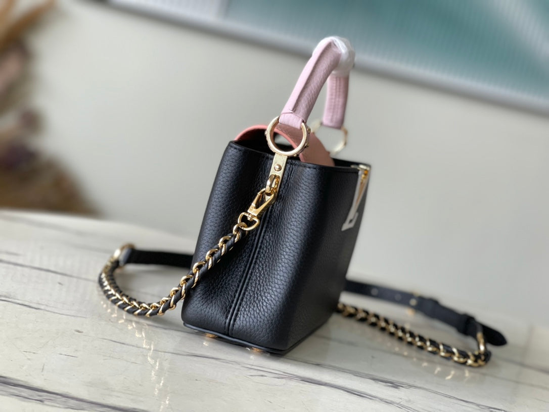 M21887 路L家-Taurilon皮革 Capucines手提包 黑粉色 Mini