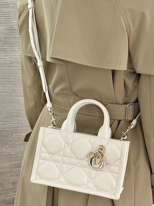 熱銷款 迪D家-Book Tote 背帶托特包 白色 Mini