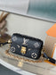 M46596 路L家-Pochette Métis East West 黑色