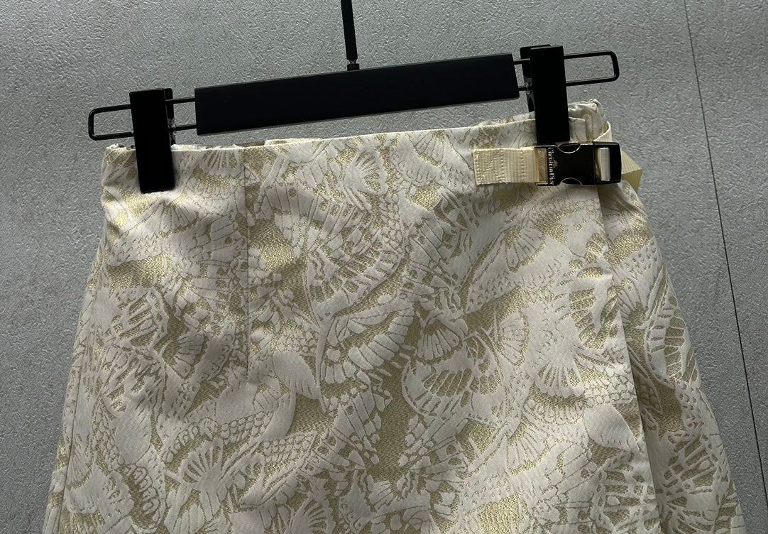 迪D家-2403 24早春新品金絲蝴蝶片褲裙 杏色